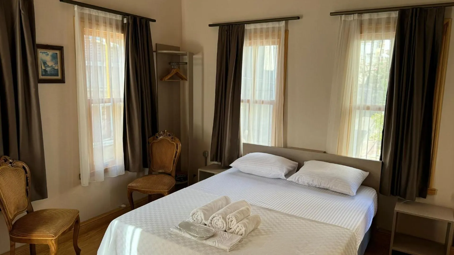 Hanflats Hotel contacts